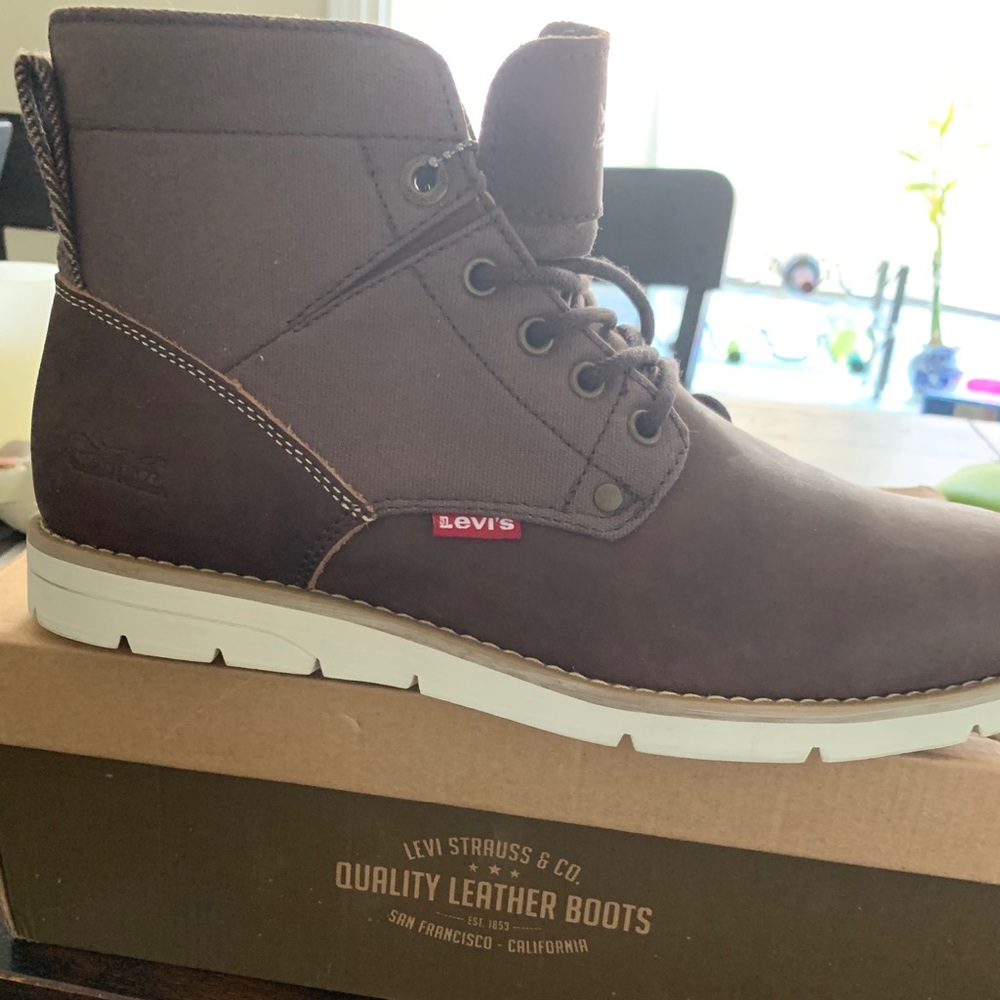 Levi’s brown boots